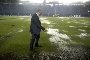 En varias ocasiones, el Estadio Azul sufrió con las lluvias excesivas. La más recordada fue cuando Gerardo Flores salió lesionado en un partido ante Jaguares luego de una barrida. 