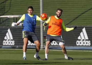 James Rodríguez se destaca en el primer día con el nuevo entrenador del Real Madrid, Zinedine Zidane.
