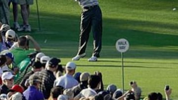 <b>GRAN EXPECTACIÓN. </b>Woods jugó unos hoyos con Couples en una sesión matinal de entrenamiento antes de la rueda de prensa que ofreció ayer en el Augusta National.