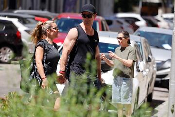 La pareja de actores paseando por el centro de Madrid. 