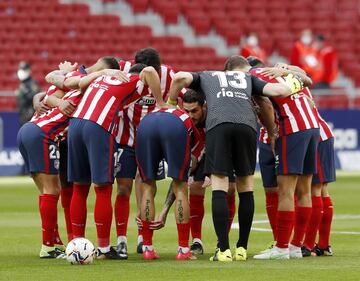 Conjura de los jugadores rojiblancos antes del inicio del encuentro.