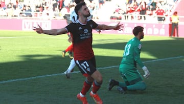 Marqu&eacute;s celebra uno de sus goles.