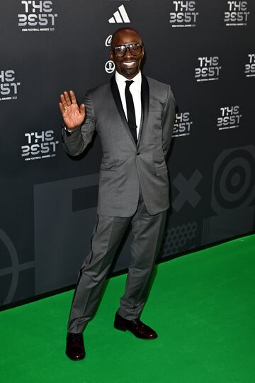 Claude Makelele, exfutbolista y entrenador francés, llega a la ceremonia de los premios Best FIFA Football Awards en el Teatro Apollo de Londres.