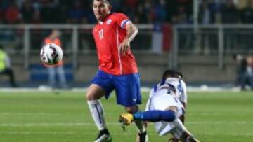 Medel liderar&aacute; la defensa de Chile en el debut.
