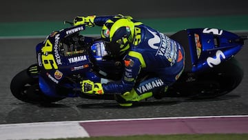 Valentino Rossi con la Yamaha en Qatar.
