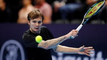 FILE PHOTO: Tennis - ATP 500 - Swiss Indoors Basel - St. Jakobshalle, Basel, Switzerland - October 28, 2022 Kazakhstan's Alexander Bublik in action during his quarter final match against Canada's Felix Auger Aliassime REUTERS/Arnd Wiegmann/File Photo