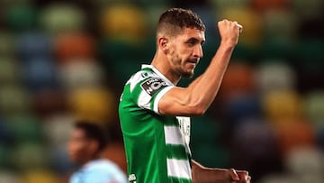 Lisbon (Portugal), 01/05/2021.- Sporting's Zouhair Feddal celebrates after scoring the 1-0 lead during the Portuguese First League soccer match between Sporting Lisbon and CD Nacional at Alvalade Stadium in Lisbon, Portugal, 01 May 2021. (Lisboa) EFE