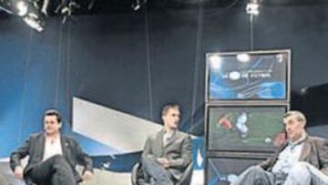 <b>TERTULIA. </b>Michel respondió las preguntas de nuestros compañeros Tomás Roncero y Manuel Esteban.