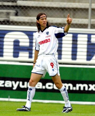 “Tano” sólo estuvo dos años con el Monterrey del 2000-2002, sin embargo, se ganó a la afición anotando 37 goles en 65 juegos disputados con los Rayados.