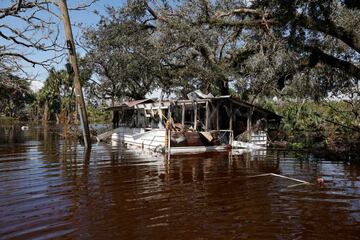 En Steinhatchee, Florida, las lluvias han provocado graves inundaciones.