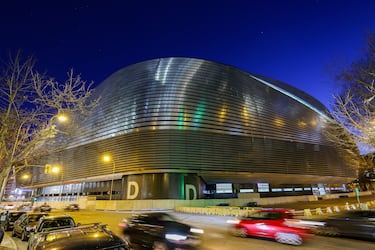 Vista exterior de la fachada del estadio Santiago Bernabéu.