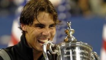 Nadal con el trofeo