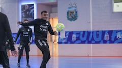 Argentina se entrena en un campo de futsal