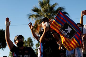 Los aficionados del FC Barcelona se manifestaron en las puertas del club.