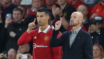 Soccer Football - Premier League - Manchester United v Liverpool - Old Trafford, Manchester, Britain - August 22, 2022 Manchester United's Cristiano Ronaldo with manager Erik ten Hag before coming on as a substitute REUTERS/Phil Noble EDITORIAL USE ONLY. No use with unauthorized audio, video, data, fixture lists, club/league logos or 'live' services. Online in-match use limited to 75 images, no video emulation. No use in betting, games or single club /league/player publications. Please contact your account representative for further details.