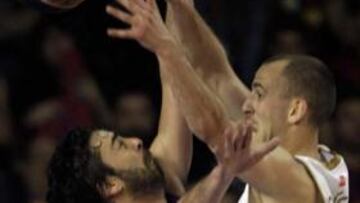 Navarro y Sergio Rodríguez durante el choque.