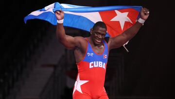 02 August 2021, Japan, Chiba: Cuba&#039;s Mijain Lopez Nunez celebrates the gold medal after defeating Georgia&#039;s Iakobi Kajaia
 in the Men&#039;s Greco-Roman 130kg final Wrestling, at the Makuhari Messe Hall during the Tokyo 2020 Olympic Games. Photo: Jan Woitas/dpa-Zentralbild/dpa
 02/08/2021 ONLY FOR USE IN SPAIN
