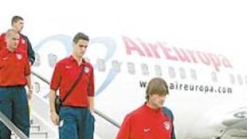 <b>PRIMER VIAJE OFICIAL</b>. La plantilla aterrizó en Brno con dos de sus novedades, Leo Franco y Pablo, al frente.