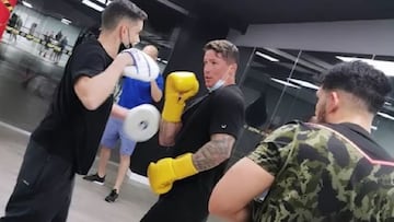 Imagen de Fernando Torres y Omar Montes entrenando al boxeo.