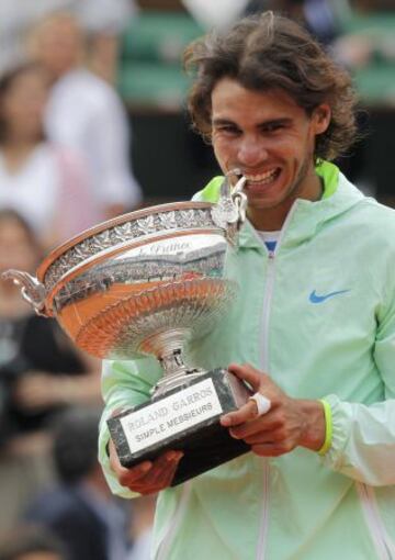 Rafa Nadal posa con el Trofeo de Roland Garros conseguido en 2010 en la final que lo enfrentó al sueco Robin Soderling