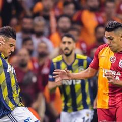 Críticas a Falcao en Turquía, lo comparan con Van Persie