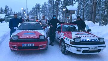 Latvala junto al Toyota que triunf&oacute; Carlos Sainz. 