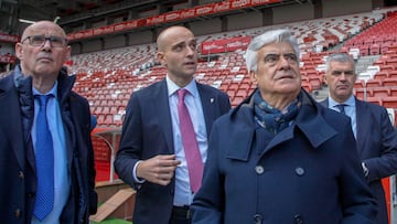 GIJ?N, 17/01/2024.- El presidente de la gestora de la Federaci車n Espa?ola de F迆bol, Pedro Rocha (2d), acompa?ado por el presidente de la Federaci車n Asturiana de F迆tbol, Jos谷 Ram車n Cuetos Lobo (i) y el presidente del Sporting de Gij車n, David Guerra (2i), visitan el estadio municipal "El Molin車n" en Gij車n, que opta a ser una de las sedes del campeonato Mundial 2030, este mi谷rcoles. EFE/Juan Gonz芍lez