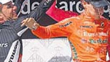 <b>REGADO DE ÉXITO. </b>Joaquim Rodríguez bromea con Igor Antón.