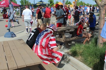 Los aficionados de Estados Unidos lo pasaron en grande en la fan zone antes del partido del Hexagonal ante Trinidad y Tobago. "Vamos a ganar 8-0", decía un aficionado del Team USA.