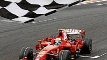 <b>VICTORIOSO. </b>Felipe Massa firmó su tercer triunfo del año en Francia con unas buenas dosis de fortuna, pero lleva cinco podios en las seis últimas carreras. Por eso es líder.