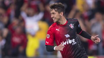 El titular con los rojinegros estará presente con la Selección Mexicana en Copa Oro y su representante dice que en el viejo continente estarán pendientes de su actuación.