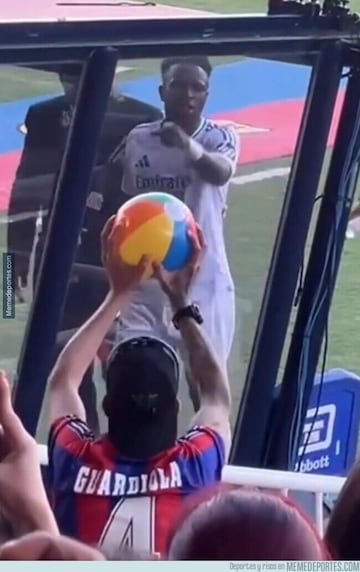 Robo, atraco... Los memes m¨¢s divertidos del Cl¨¢sico