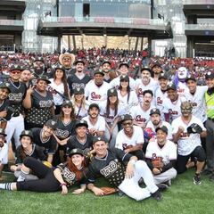 Famosos ponen ambiente en juego de Celebridades de LMB