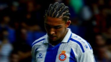 Edu Expósito em ação pelo Espanyol, comemorando uma jogada.