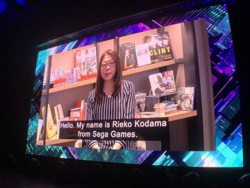 Rieko Kodama durante el discurso de agradecimiento por el Premio Pionera de los Game Developers Choice Awards.