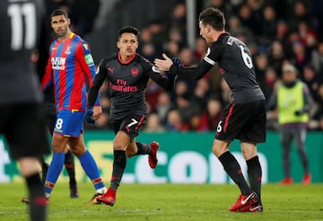 Alexis Sánchez anotó dos goles en la victoria de Arsenal sobre Crystal Palace.