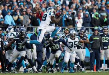 En la ronda divisional tuvo que enfrentarse a los Seahawks, uno de los ataques más prolíficos de la NFL este año. Realizó 5 tackles, pero sobretodo fue un auténtica pesadilla para el juego de carrera de los Seahawks. Además recuperó un on-side kick.