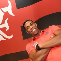 Orlando Berrío llega a la sede de su nueva casa, el Flamengo