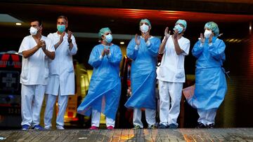 El misterio de salir a las 19:58 a aplaudir para los sanitarios