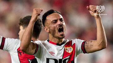 Álvaro celebra uno de sus goles.