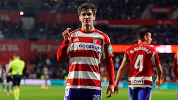 07/12/25 PARTIDO SEGUNDA DIVISION
GRANADA CF - AD CEUTA
En la imagen Pedro Alemañ (Granada CF) celebra el GOL 1-0 ALEGRIA