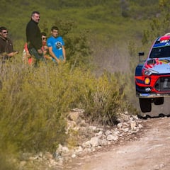 Loeb arrebata el liderato a Sordo y Tanak acaricia el título
