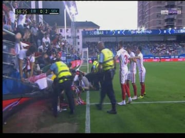 La grada de Ipurua se vino abajo en la celebración del gol de Banega.