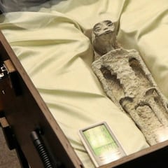 Científicos muestran supuestos OVNIS y cuerpos extrarretres en el Congreso de México