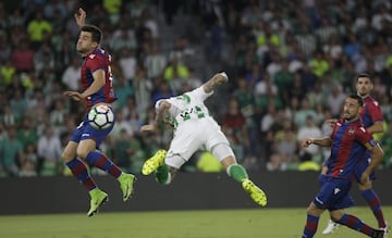 1-0. Sanabria marcó el primer gol.