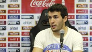 MON06. CANELONES (URUGUAY), 09/10/2015.- El jugador de la selección uruguaya Camilo Mayada habla en una rueda de prensa tras un entrenamiento hoy, viernes 9 de octubre de 2015, en el complejo de la Asociación Uruguaya de Fútbol en el departamento de Canelones (Uruguay), en un entrenamiento previo al partido contra Colombia del próximo martes 13 de octubre por las eliminatorias al Mundial Rusia 2018. EFE/Juan Ignacio Mazzoni