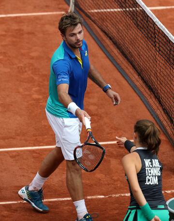 Stan Wawrinka tras romper su raqueta. 