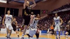 <b>MUY DESTACADO. </b>Kyle Singler completó su mejor partido con el Real Madrid desde que sustituyó a Rudy el pasado diciembre. Acabó con 21 puntos (3/4 en triples) y 6 rebotes.