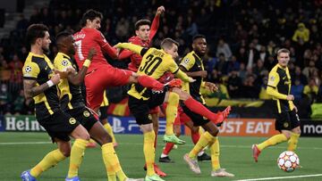 Villarreal&#039;s Spanish forward Gerard Moreno (3rd L) scores his team&#039;s second goal during the UEFA Champions League group F football match between Young Boys and Villarreal at Wankdorf stadium in Bern on October 20, 2021. (Photo by Fabrice COFFRIN