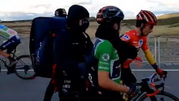 El gesto deportivo de Roglic con Carapaz tras ganar la Vuelta